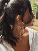 BRINCO ARGOLA GRANDE LISA - BANHADO A OURO