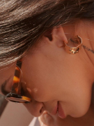 BRINCO ARGOLA MARTELADA - BANHADO A OURO