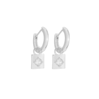BRINCO ARGOLA PINGENTE PLACA COM ZIRCÔNIA - BANHADO A RÓDIO BRANCO