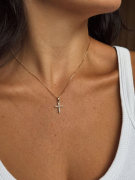 COLAR CRUCIFIXO DE ZIRCÔNIAS - BANHADO A  RÓDIO BRANCO