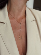 COLAR GRAVATINHA COM DUAS PÉROLAS - BANHADO A RÓDIO BRANCO