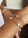 PULSEIRA UM TREVO DE PÉROLA - BANHADO A OURO